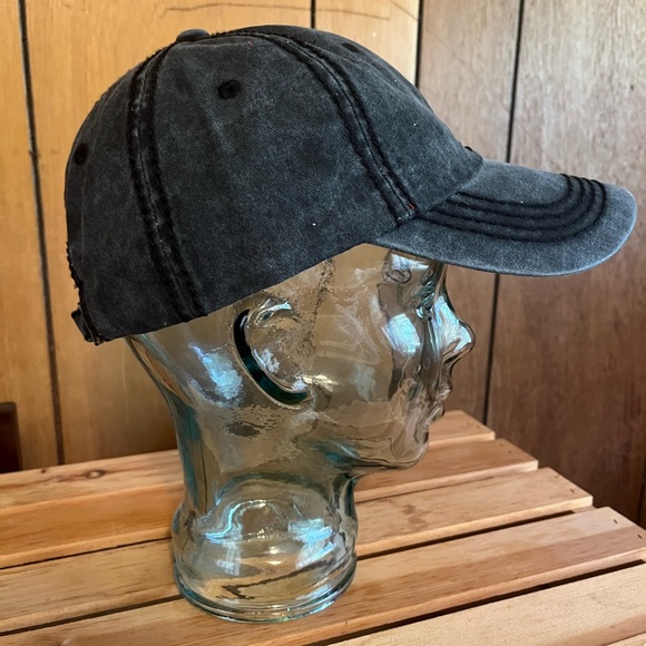 Matte Black Fleur de Lis Cap - Picture 4 of 9